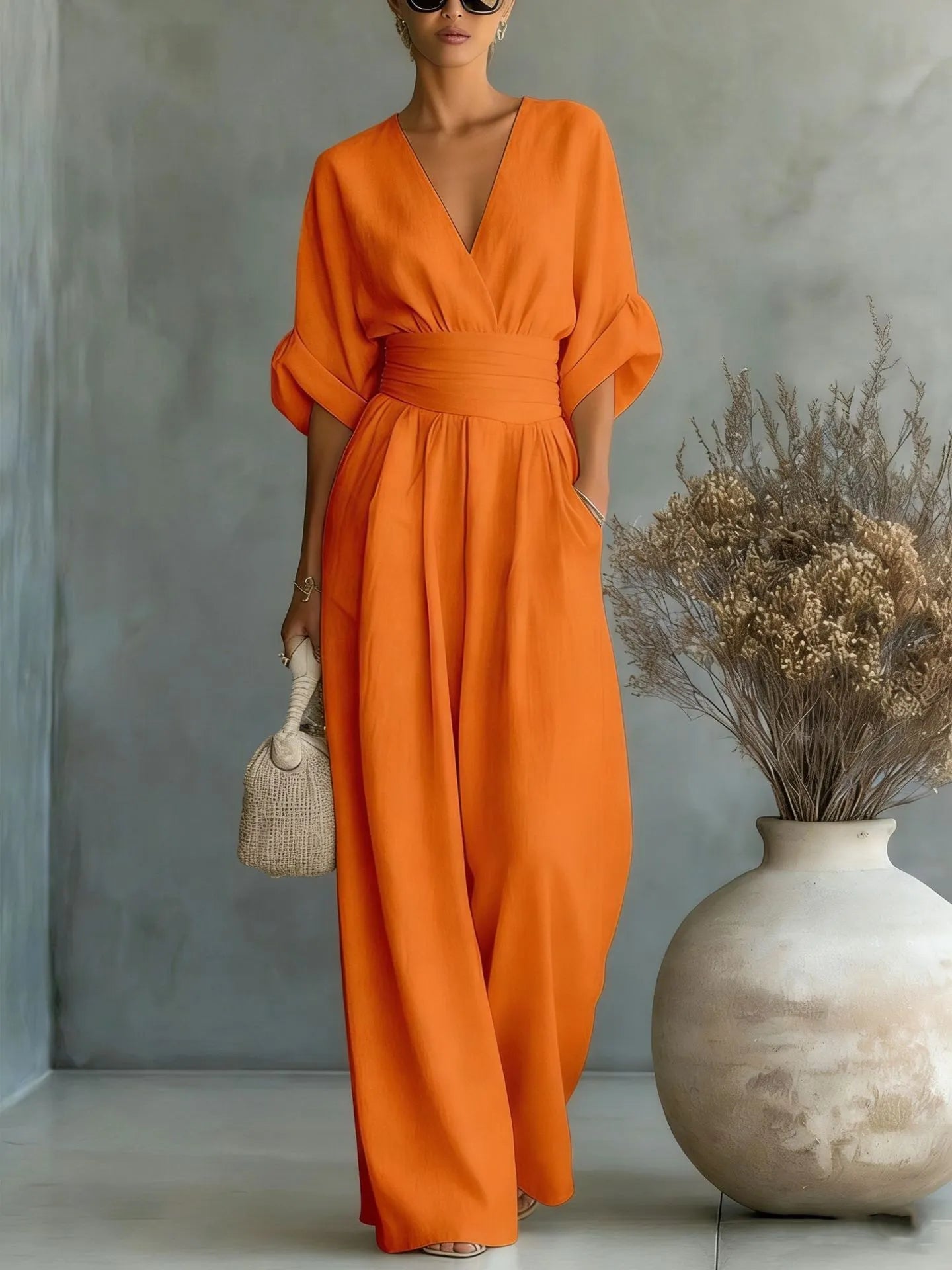 👠Women's Solid-Color Elegant V-Neck Jumpsuit with Waist-Defining Fit