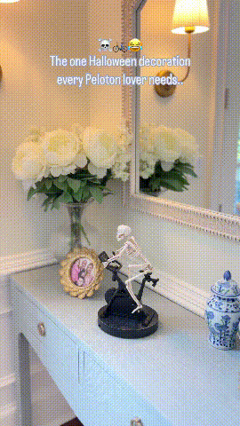 Funny Animatronic Skeleton