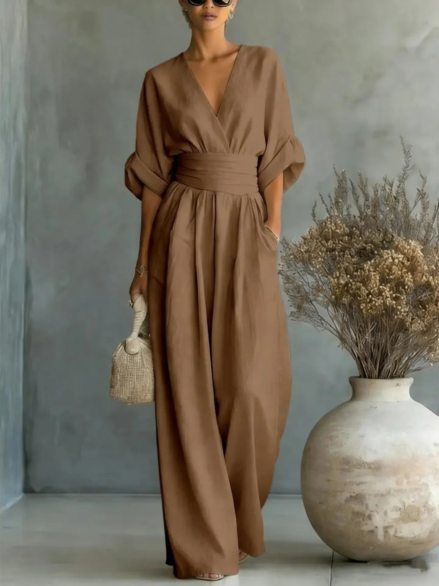 👠Women's Solid-Color Elegant V-Neck Jumpsuit with Waist-Defining Fit