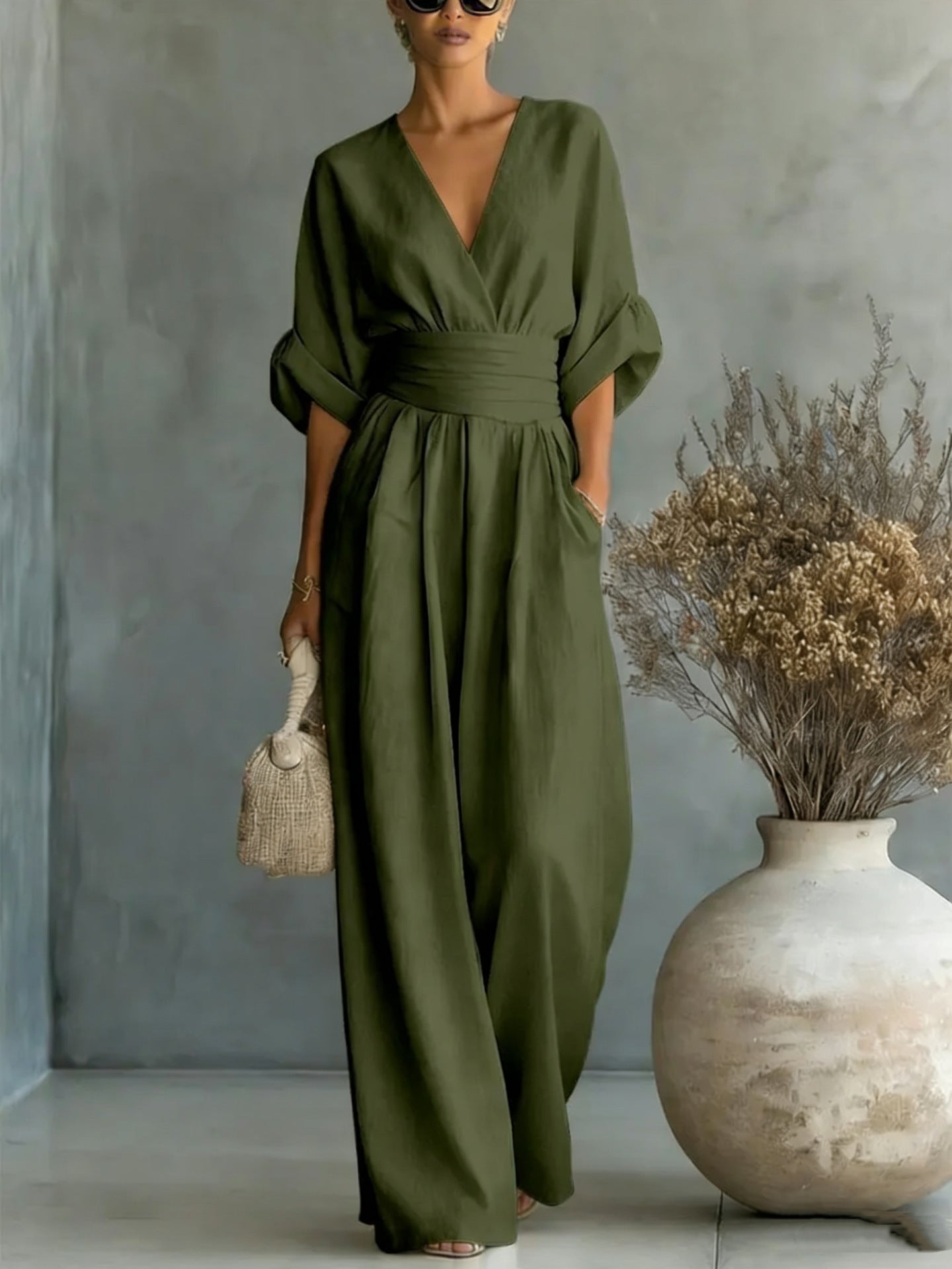 👠Women's Solid-Color Elegant V-Neck Jumpsuit with Waist-Defining Fit