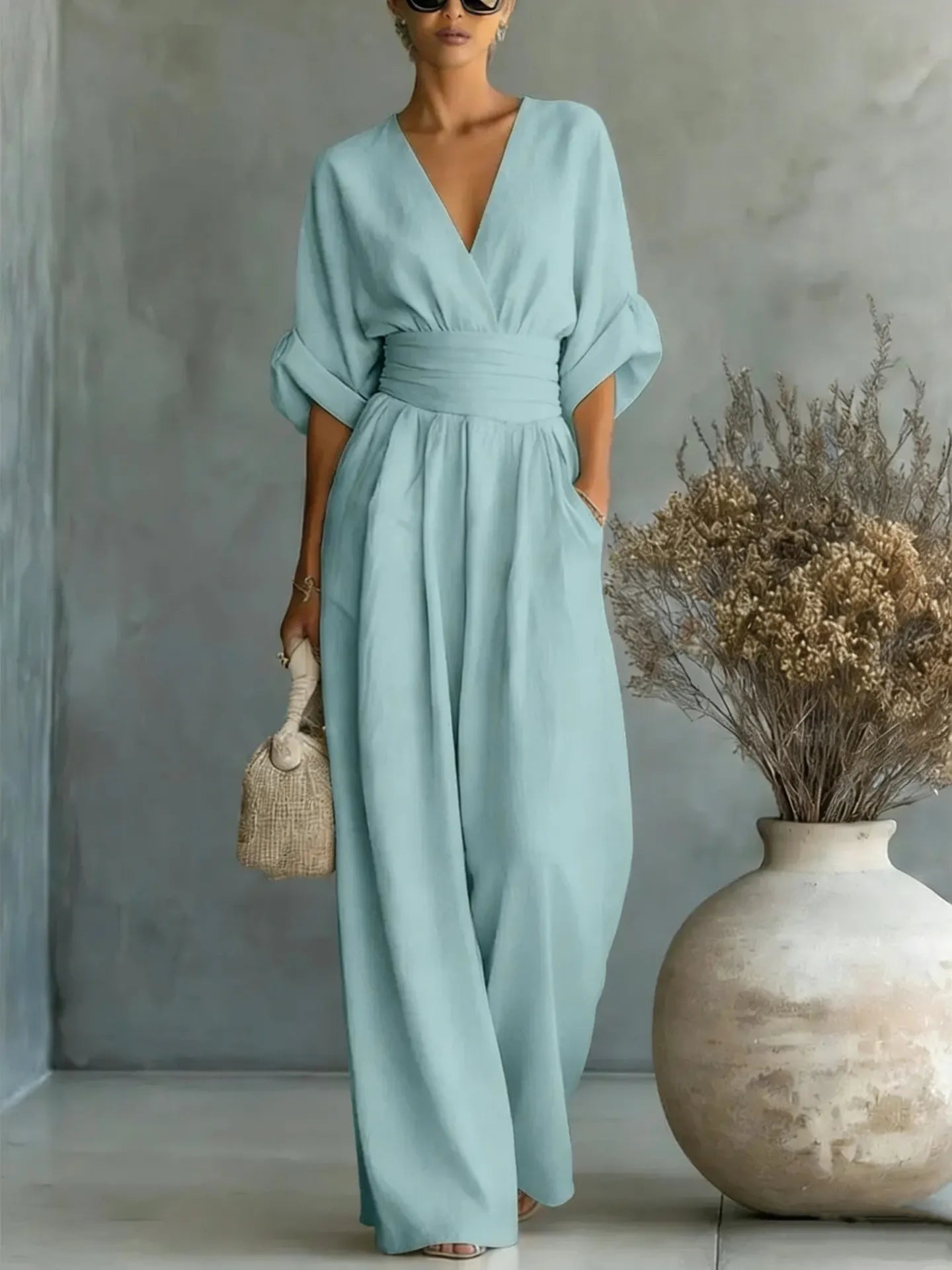 👠Women's Solid-Color Elegant V-Neck Jumpsuit with Waist-Defining Fit