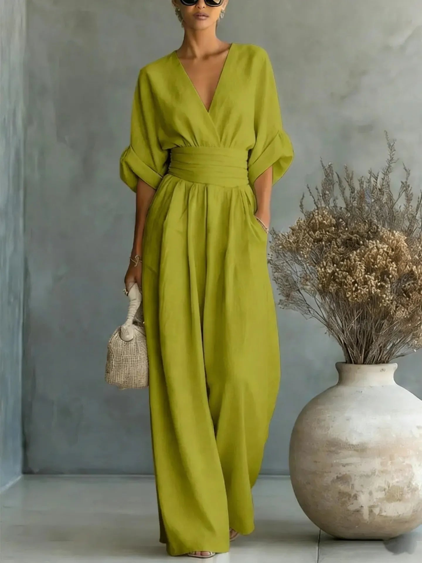 👠Women's Solid-Color Elegant V-Neck Jumpsuit with Waist-Defining Fit