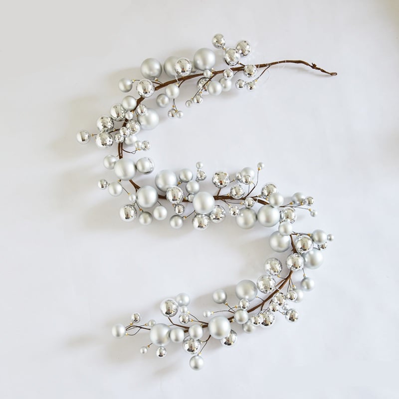 🎄Classic Christmas Ball Garland - 6ft of Festive Elegance