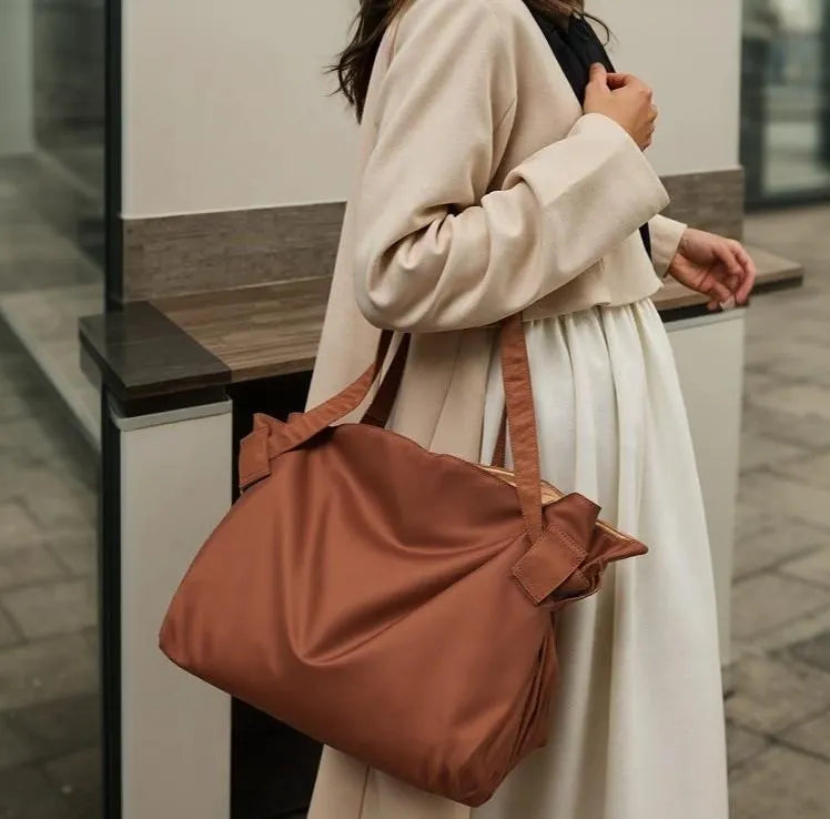 👜Toted Blanket