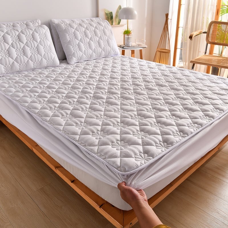 2024 Latest Breathable Silky Mattress Cover
